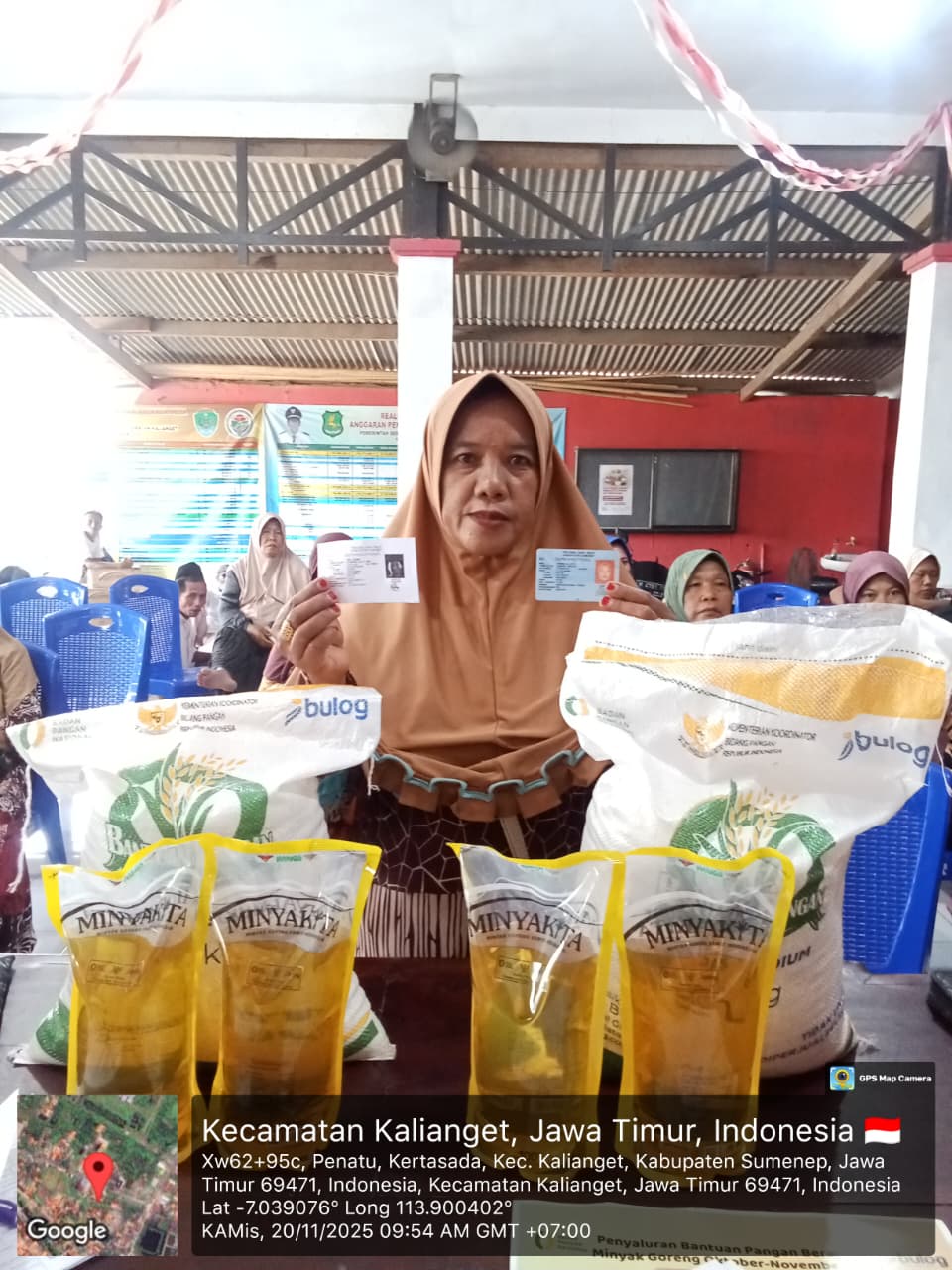 Penyaluran Bantuan Pangan (BANPANG) Kepada 424 KPM di Desa Kertasada